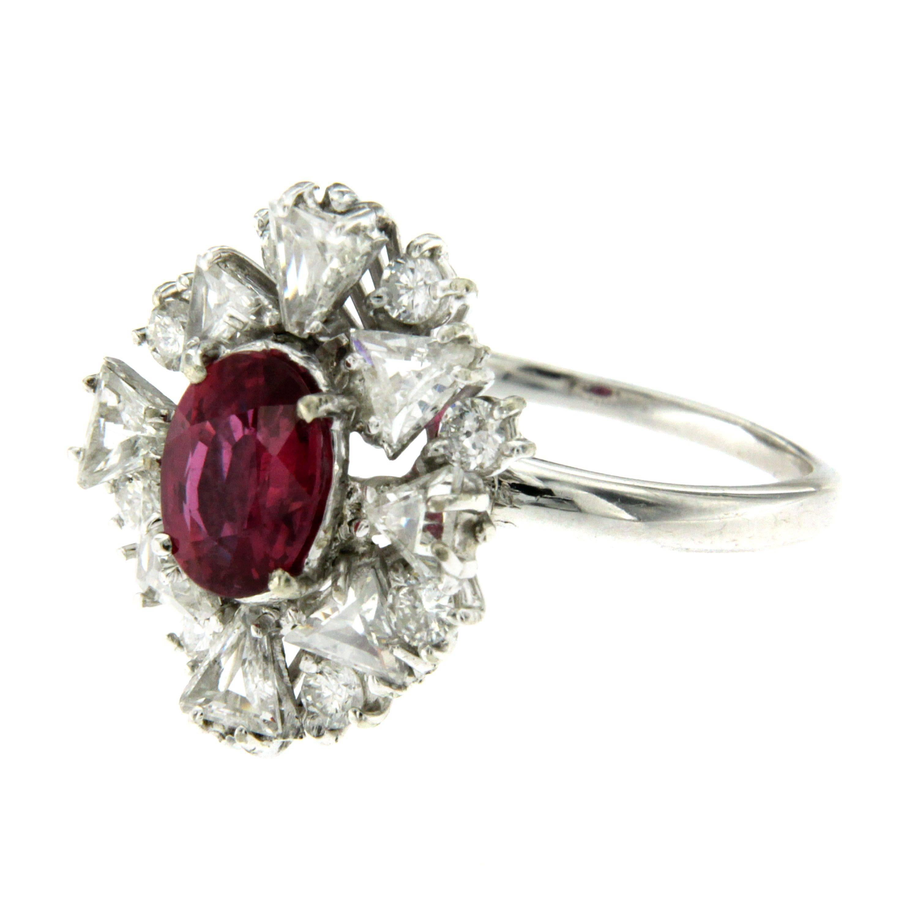 Estate AGL Certified 1.55 Carat Ruby Diamond Gold Cluster Ring In Excellent Condition In Napoli, Italy