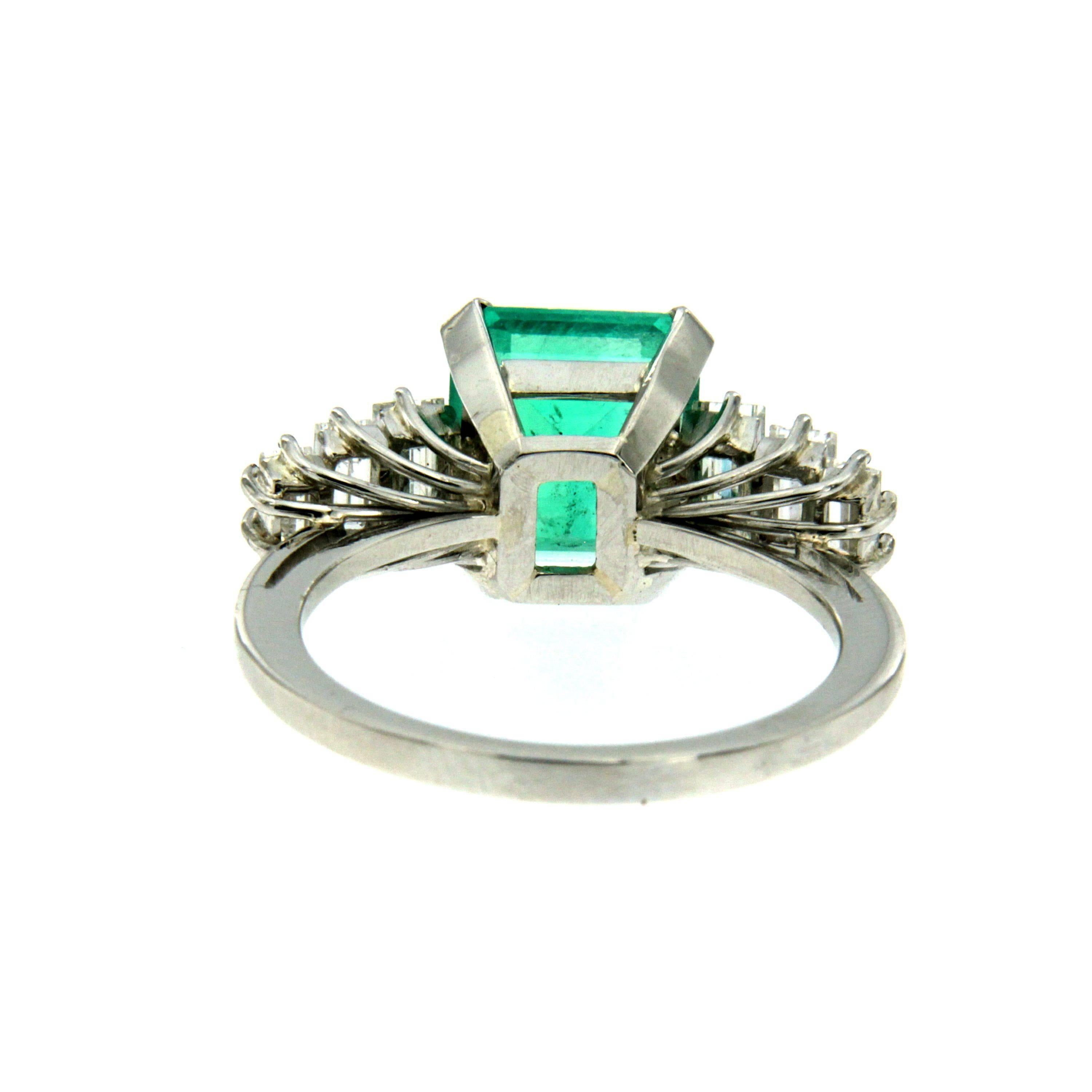 Women's Art Deco Certified 3.25 Carat Colombian Emerald Diamond Platinum Ring