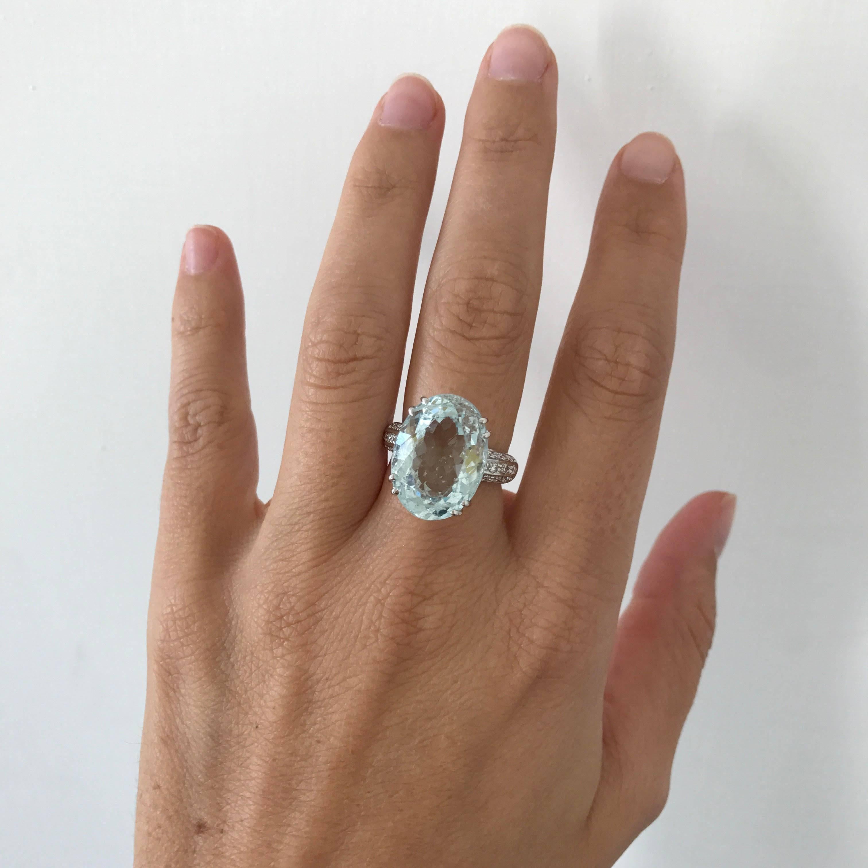 Vintage 5 carats Aquamarine Diamond Gold Ring In Good Condition In Napoli, NA