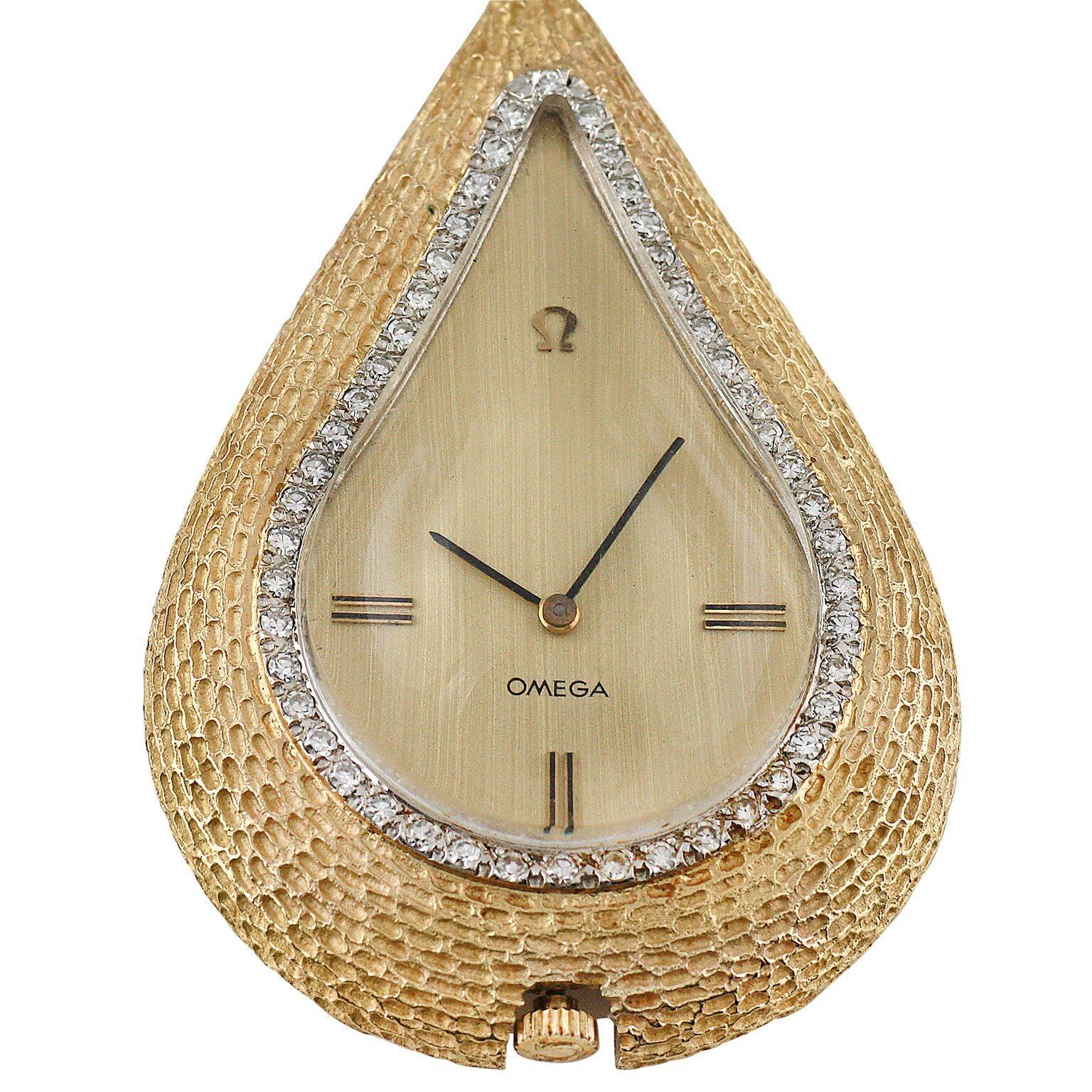 Omega Lady's Hammered Yellow Gold Pendant Necklace WristWatch In Excellent Condition For Sale In Beverly Hills, CA
