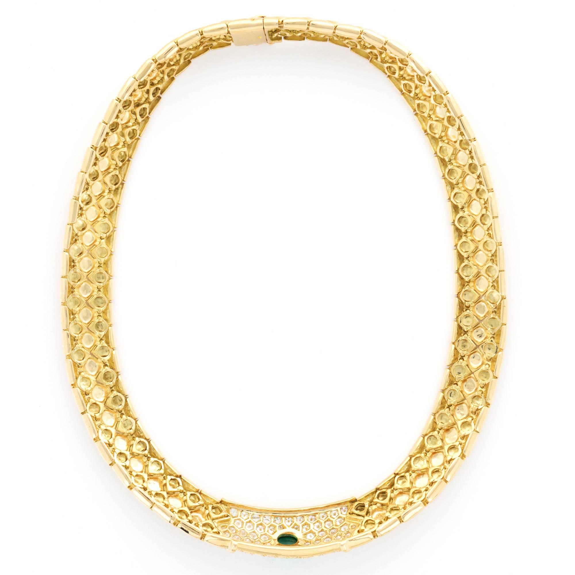 Modern Van Cleef & Arpels Paris Diamond Emerald Matelasse Gold Necklace For Sale