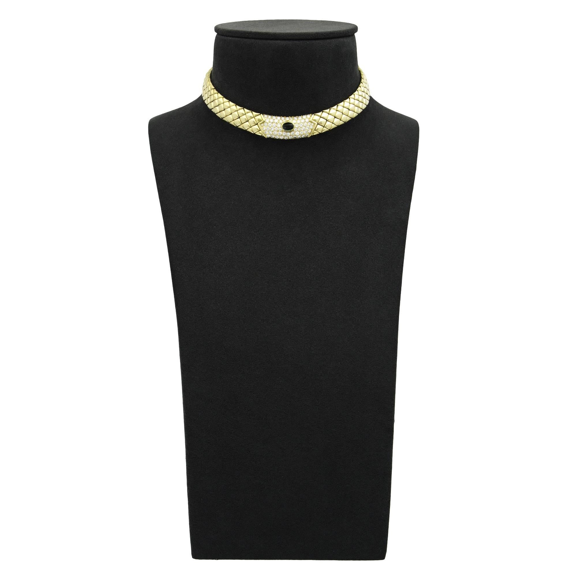 Women's Van Cleef & Arpels Paris Diamond Emerald Matelasse Gold Necklace For Sale