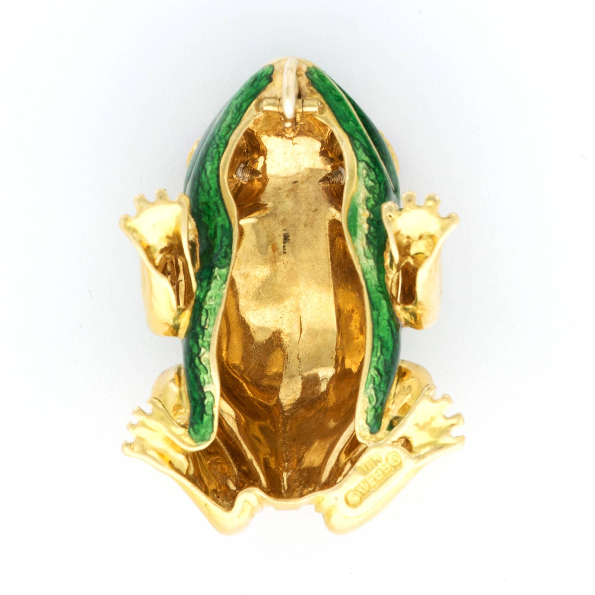 David Webb 18 Karat Yellow Gold Enamel Frog Pendant In Excellent Condition For Sale In Beverly Hills, CA