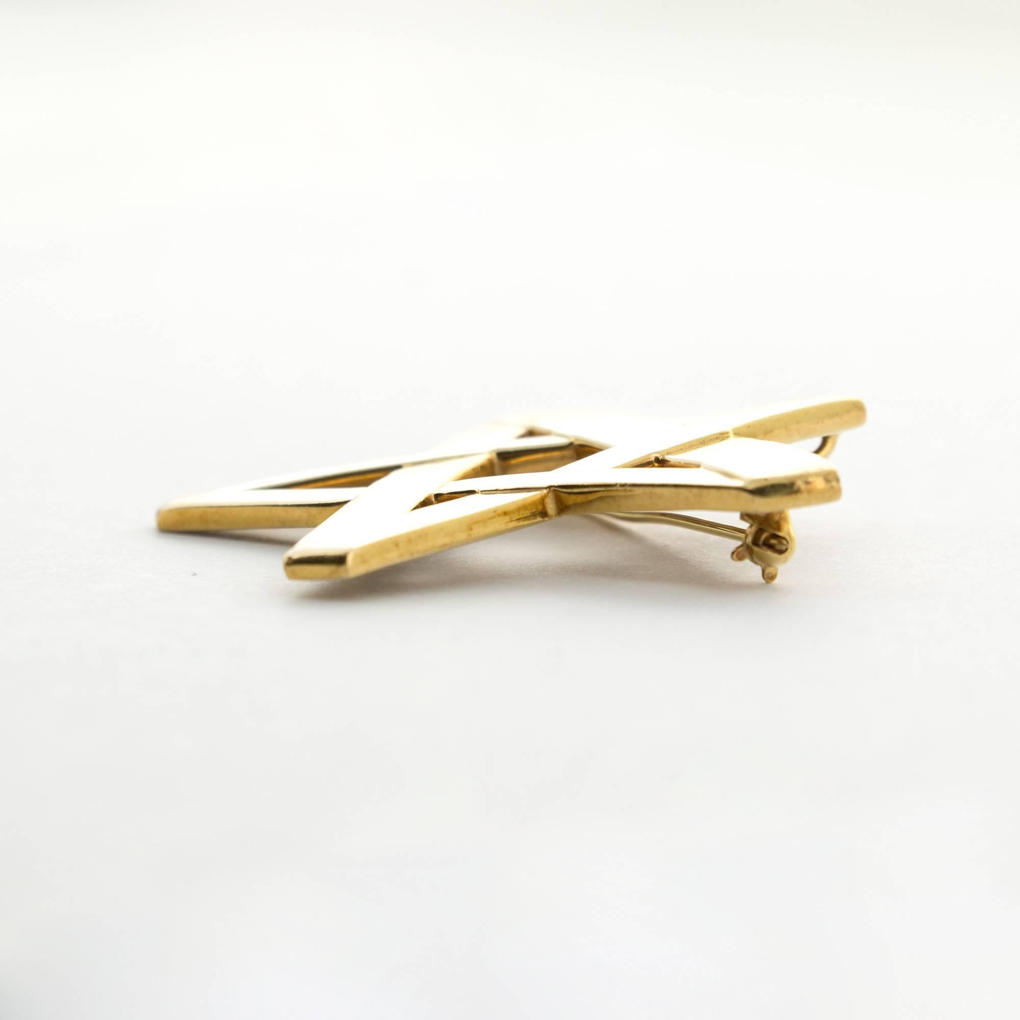Modern Tiffany & Co. Designed by Paloma Picasso Yellow Gold Star Brooch For Sale