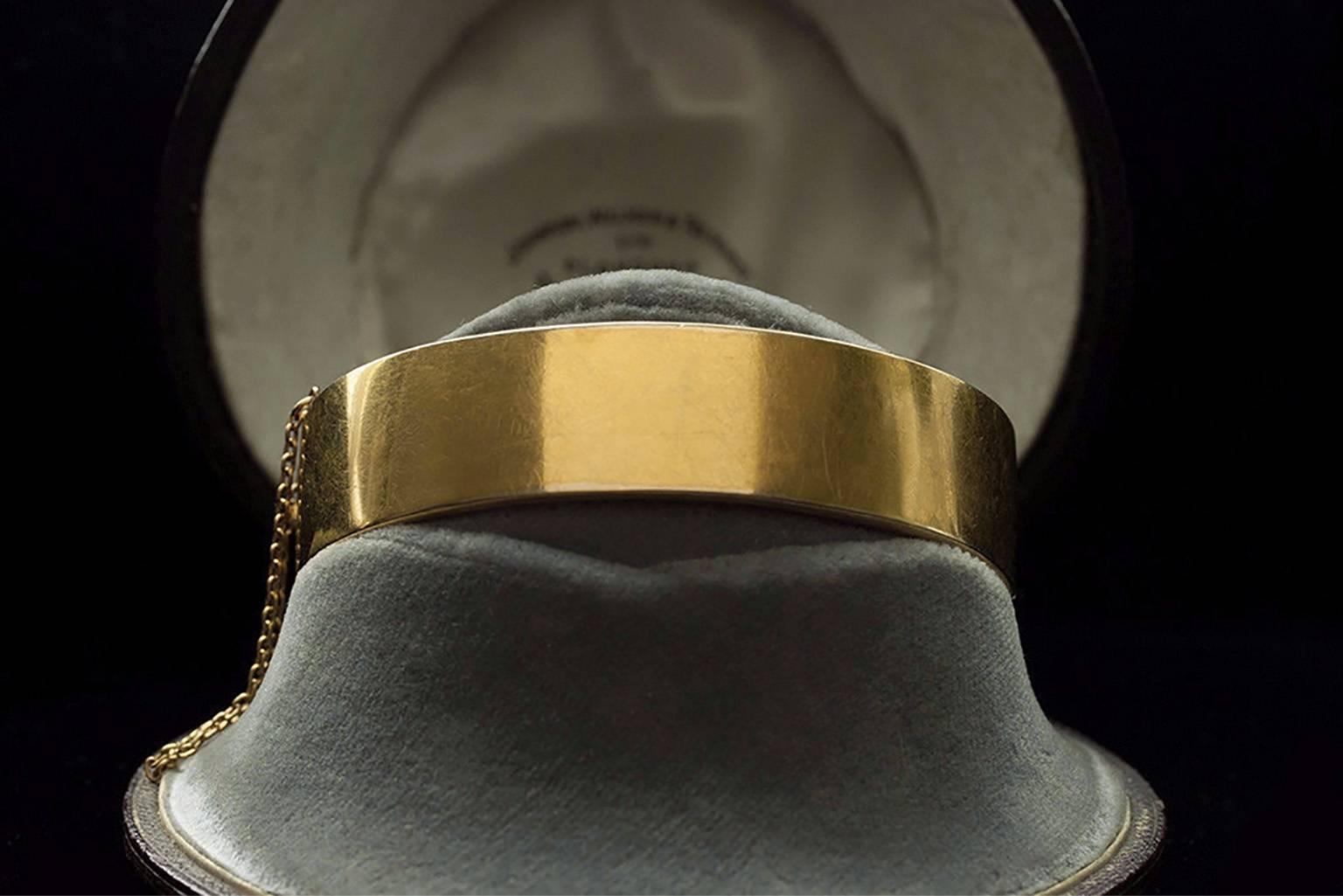Late Victorian Victorian Garnet Cabochon Gold Bangle Bracelet For Sale