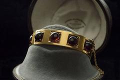Victorian Garnet Cabochon Gold Bangle Bracelet