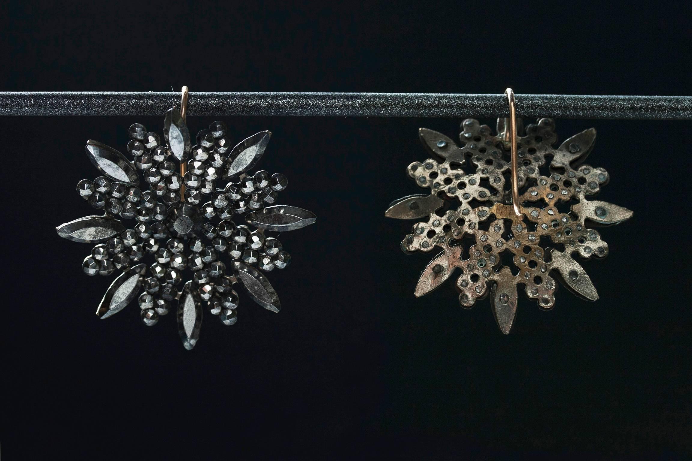 Antique Victorian Snowflake Cut Steel Earrings In Excellent Condition For Sale In New York, NY
