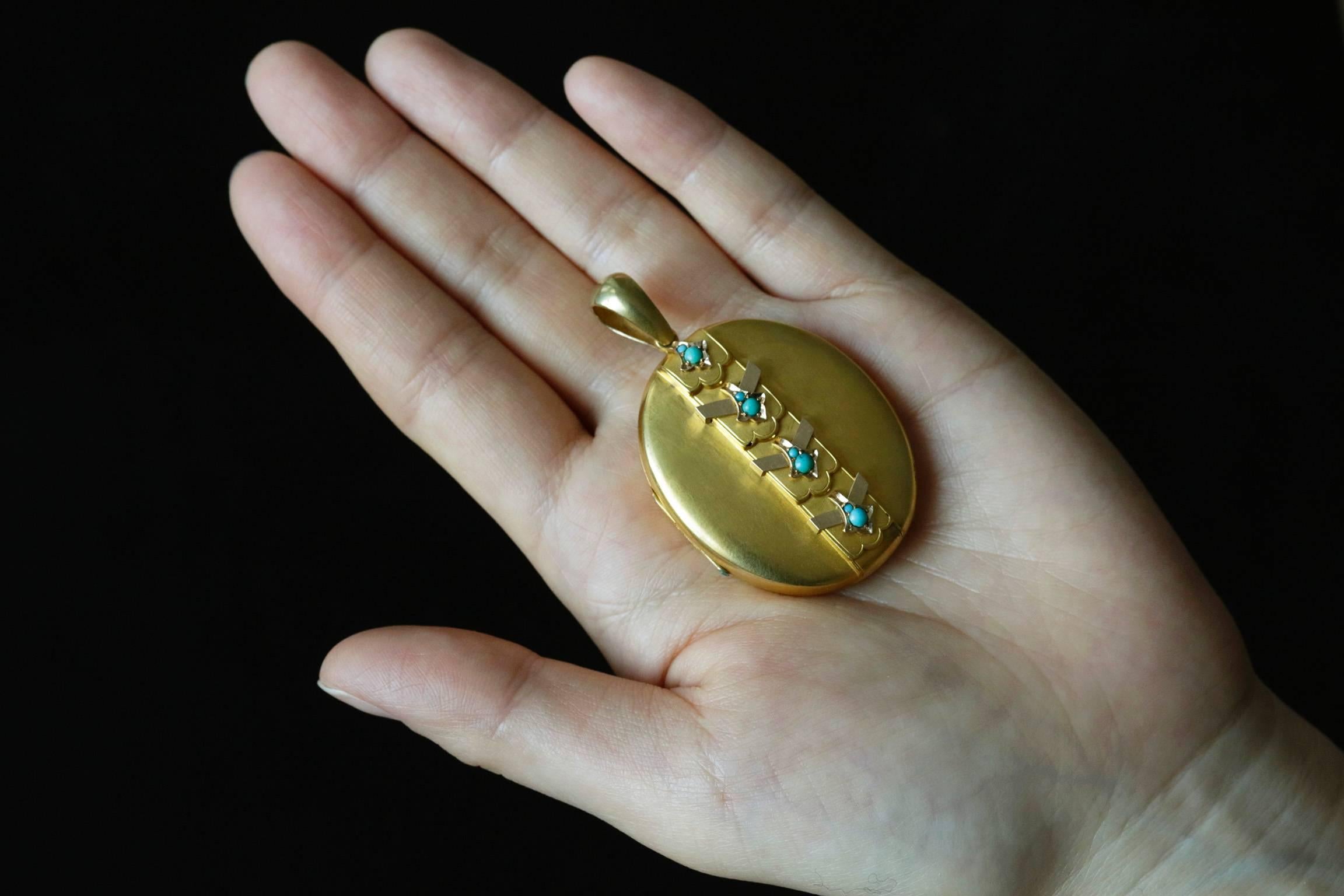 Late Victorian Turquoise and Gold Locket For Sale 1