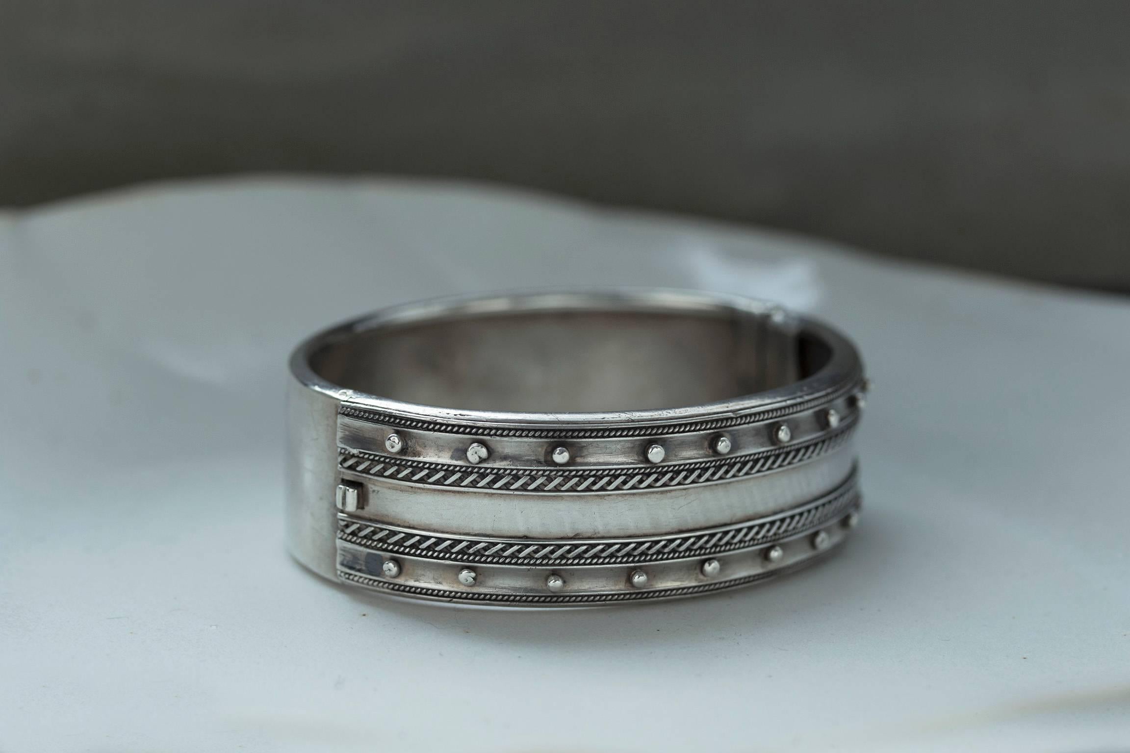 Victorian Sterling Silver Bangle In Good Condition For Sale In New York, NY