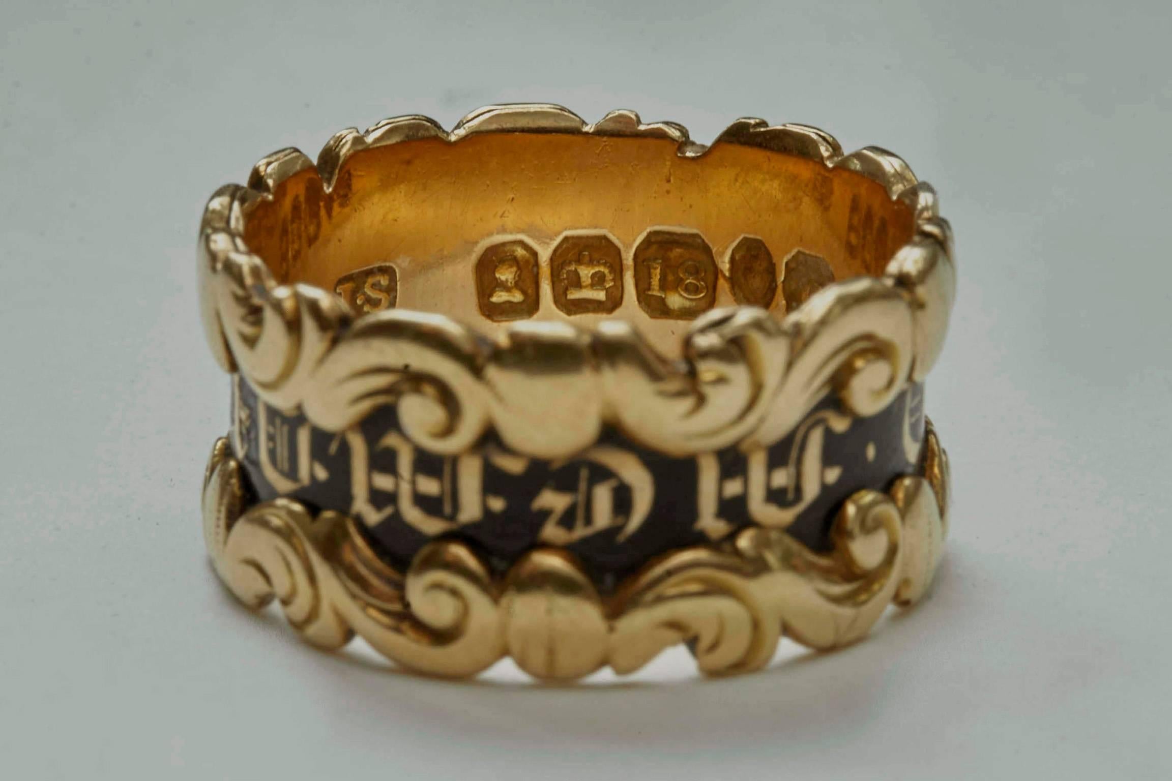 Georgian Black Enamel Mourning Ring In Excellent Condition In New York, NY