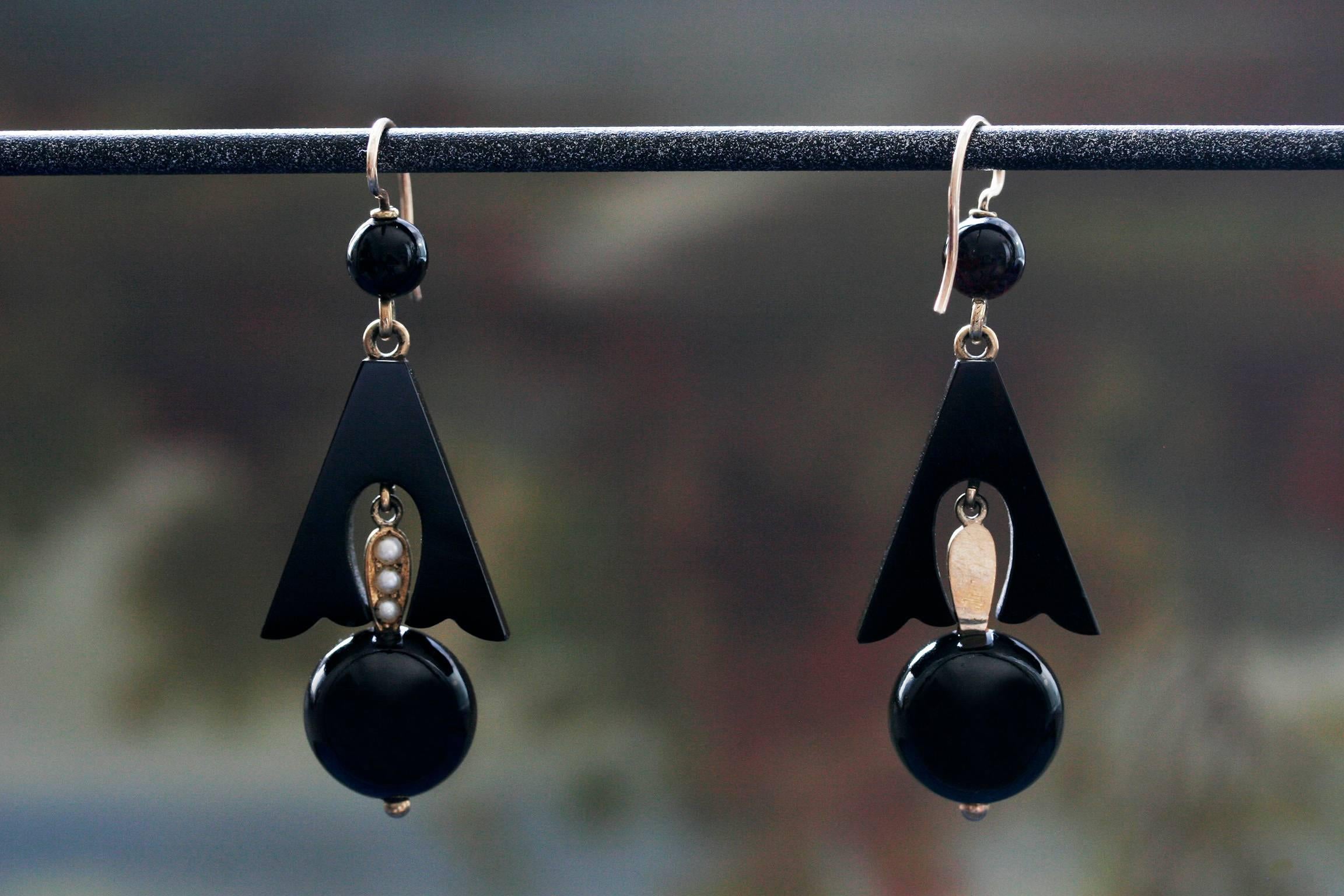 Victorian Onyx and Seed Pearl Earrings In Good Condition For Sale In New York, NY