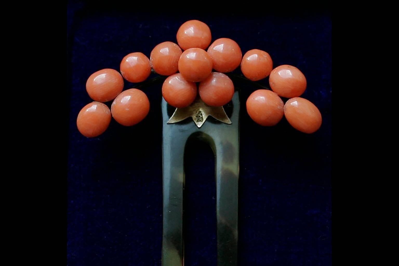 A very pretty late Victorian coral hair comb. This hair comb looks like a small flower branch.  The coral beads are in rich salmon pink color, and set in 800 silver. (stamped 800)  The comb is faux tortoise shell, and both the corals and comb part