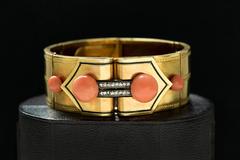 Bracelet français ancien en or, émail noir, corail et diamants