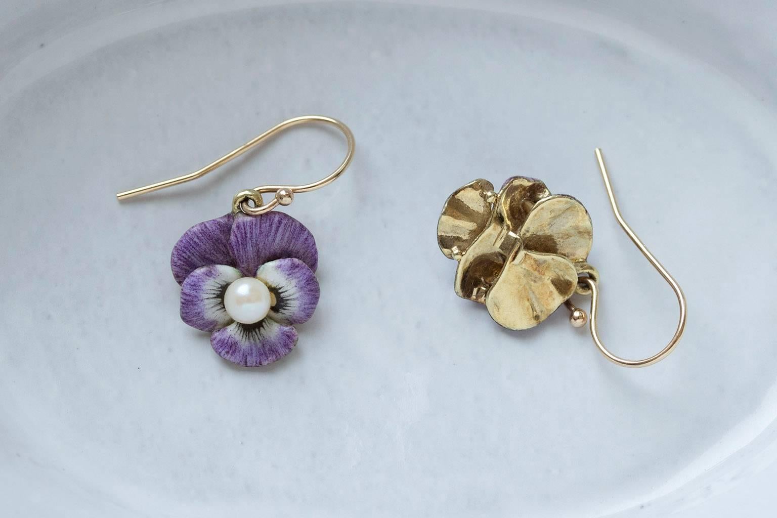 Art Nouveau Purple Enamel Pansy Earrings In Good Condition For Sale In New York, NY