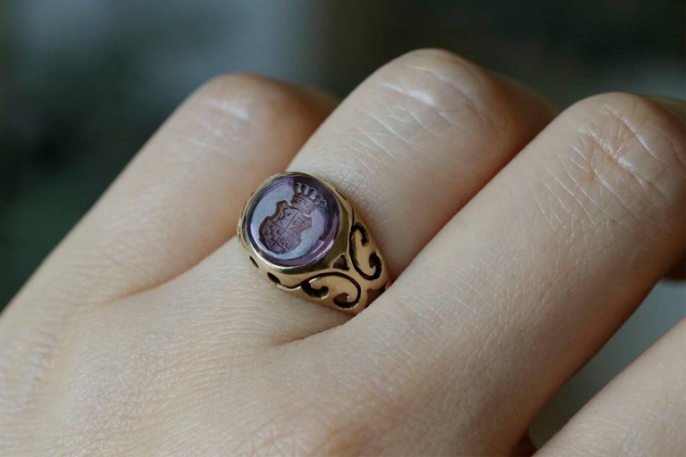 Edwardian Amethyst Crest Intaglio Ring For Sale at 1stDibs