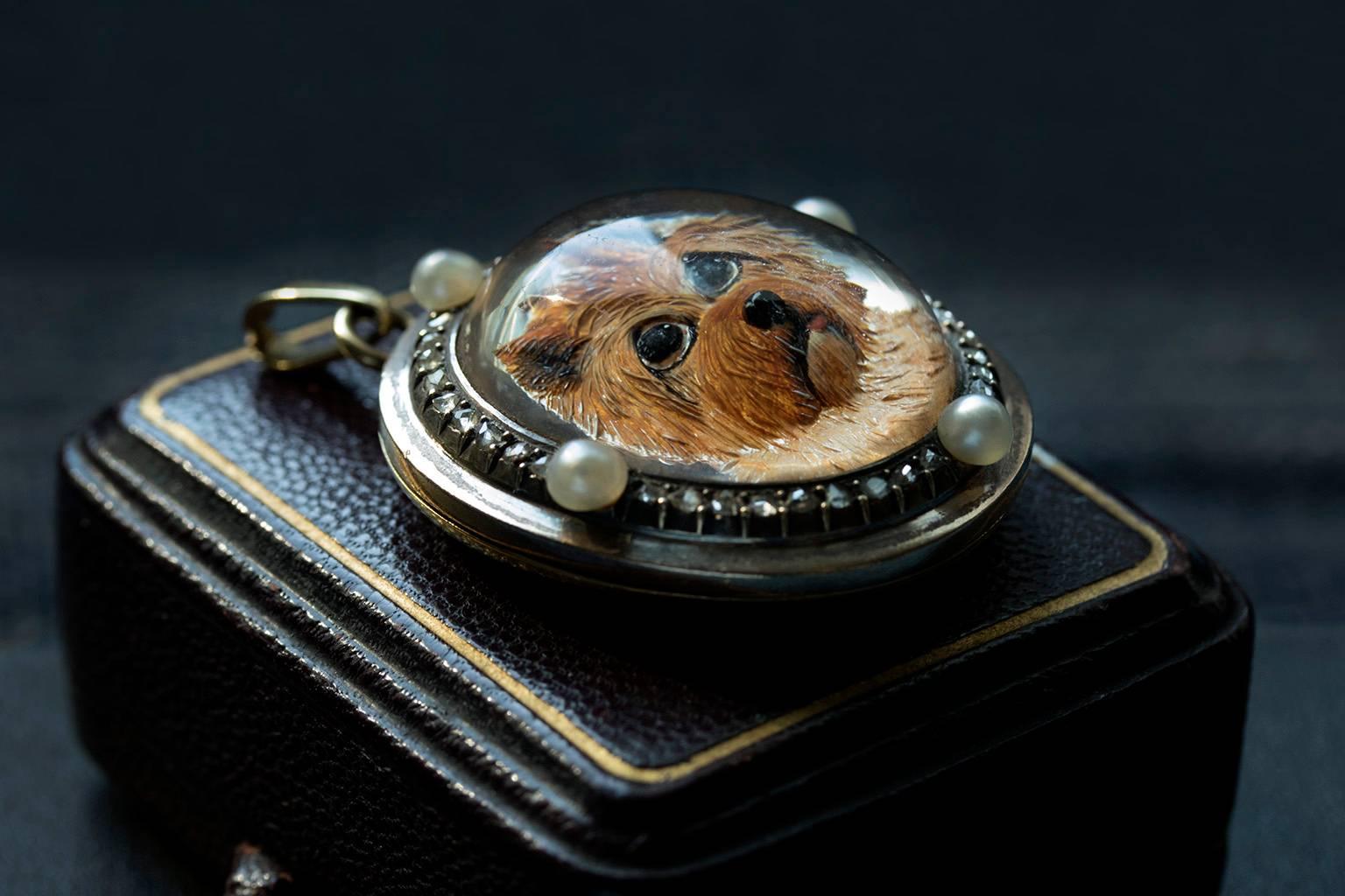 Antique Victorian Essex Crystal Terrier Locket In Good Condition For Sale In New York, NY