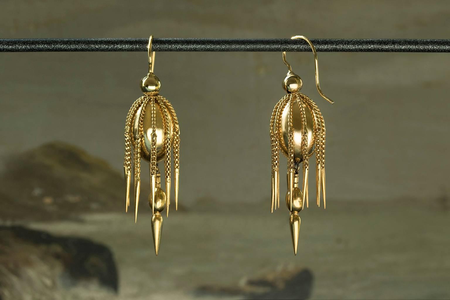Victorian Gold Tassel Earrings In Excellent Condition For Sale In New York, NY