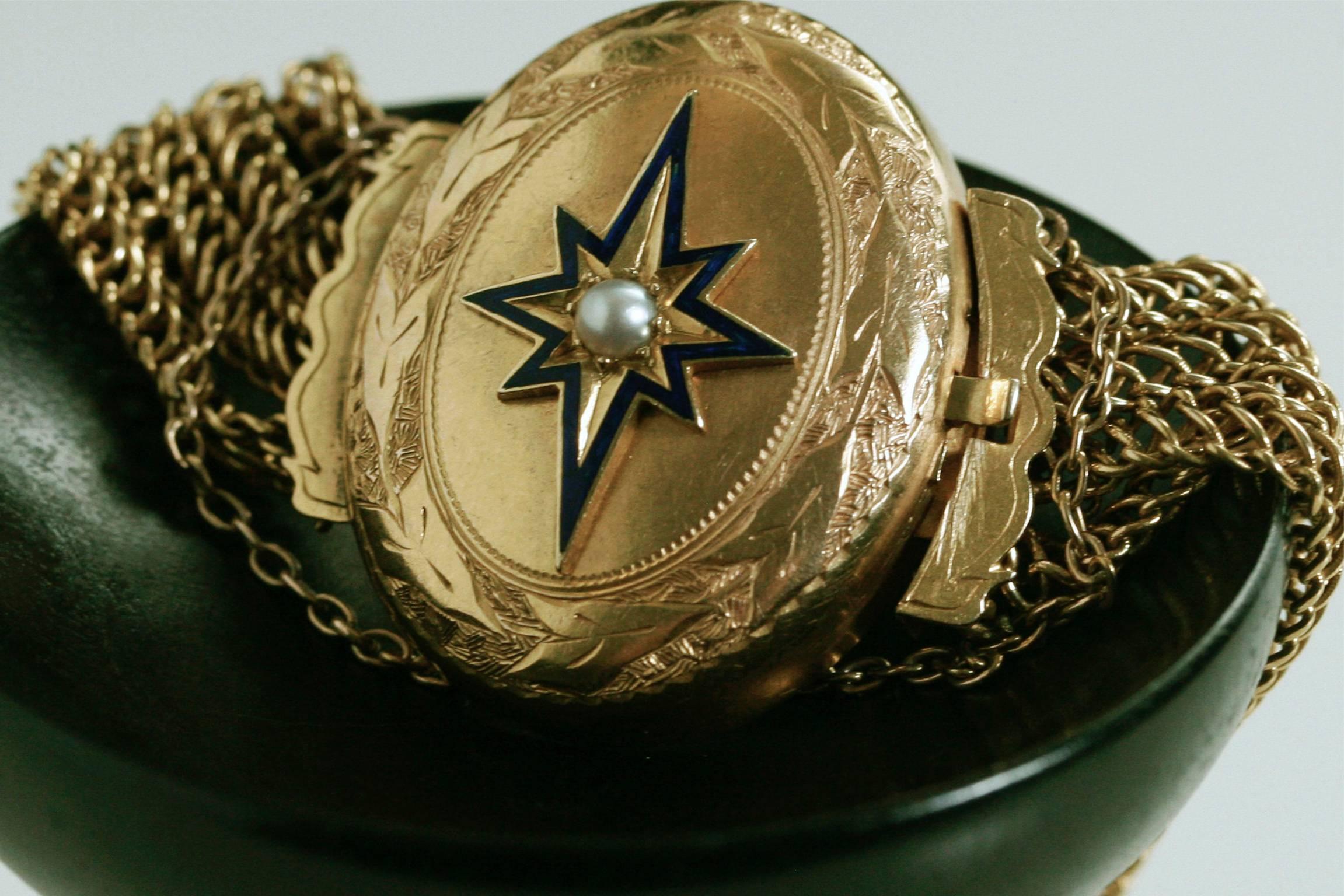 Late Victorian Victorian Star Enamel Locket Bracelet For Sale