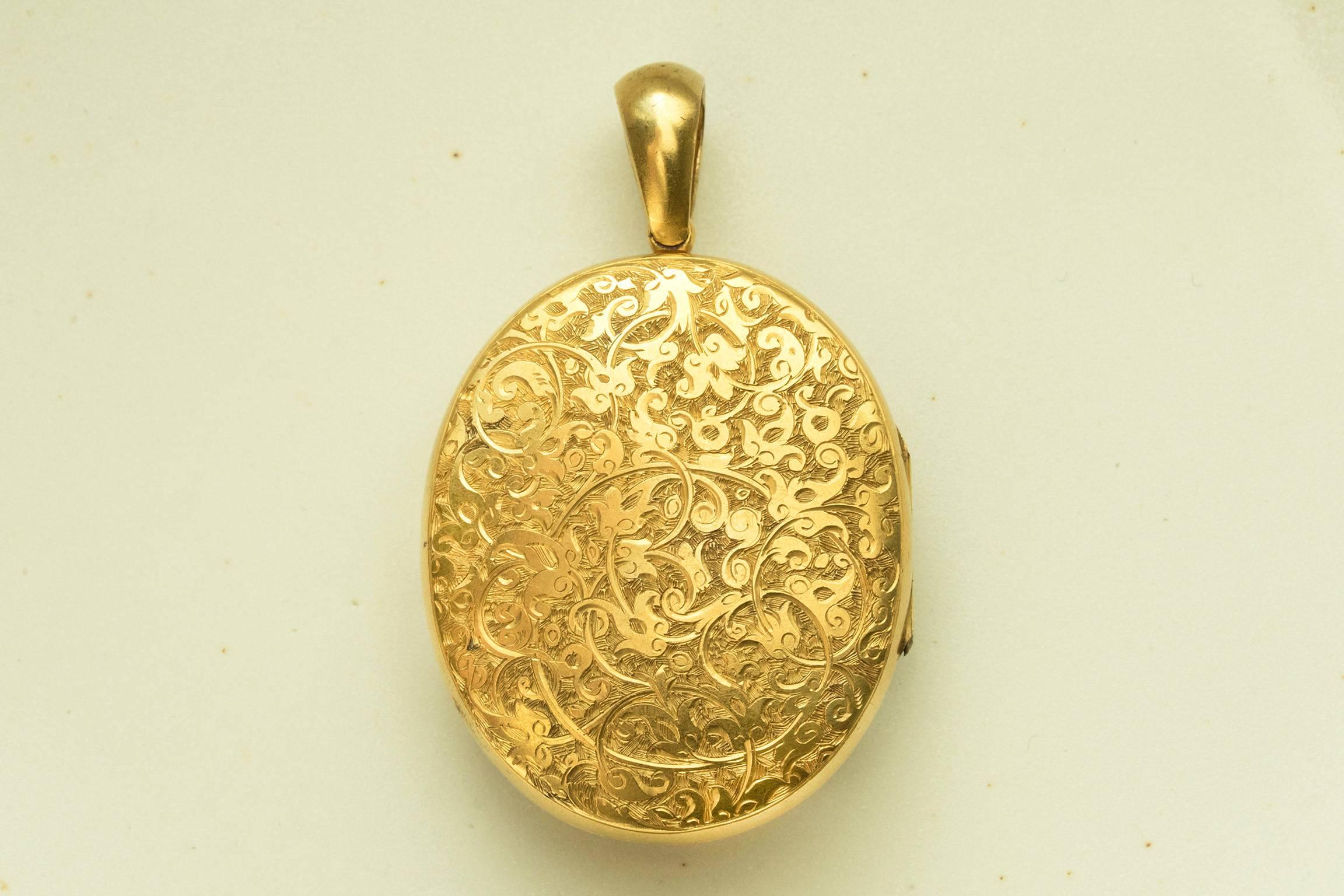 Late Victorian Turquoise and Gold Locket In Good Condition For Sale In New York, NY