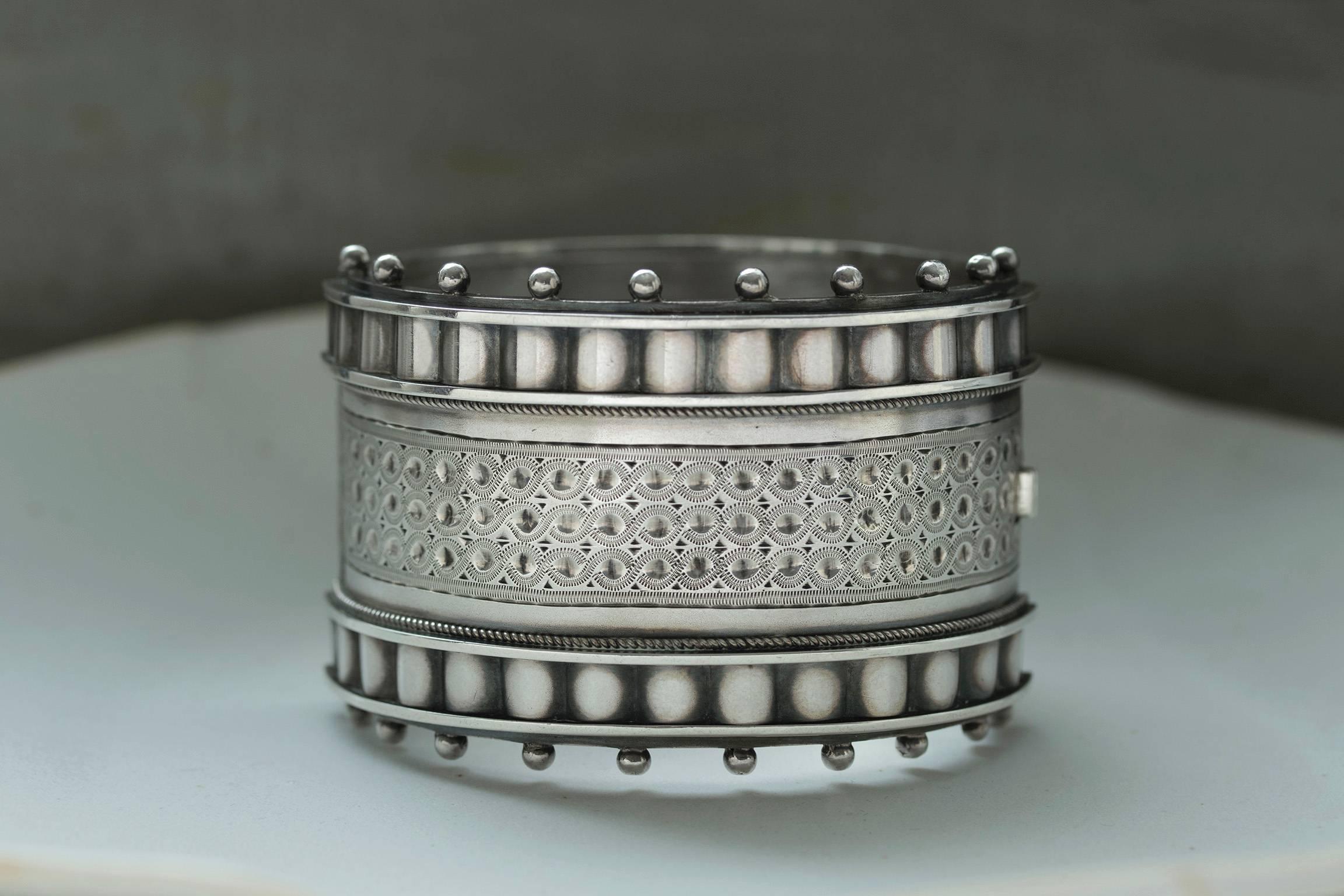 C.1880. A Victorian extra wide sterling silver bangle. The bangle offers a handsomely strong look. The closure works perfectly. Overall in great condition.

Width: Approximately 1.70