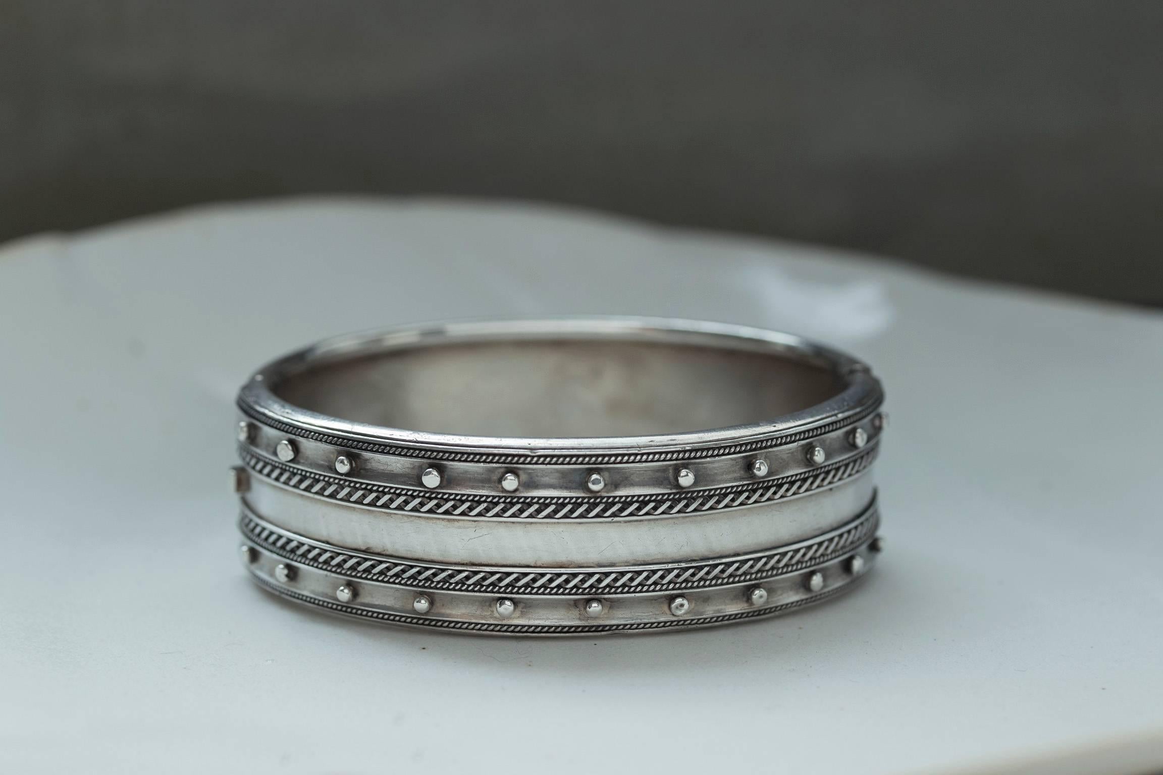 C.1880. A Victorian sterling silver bangle. The bangle has a very modern and simple look. The closure works perfectly. Overall in good condition.

Width: Approximately 0.70