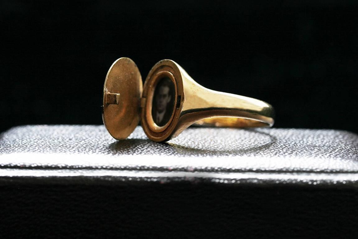 Women's or Men's Victorian Secret Locket Ring