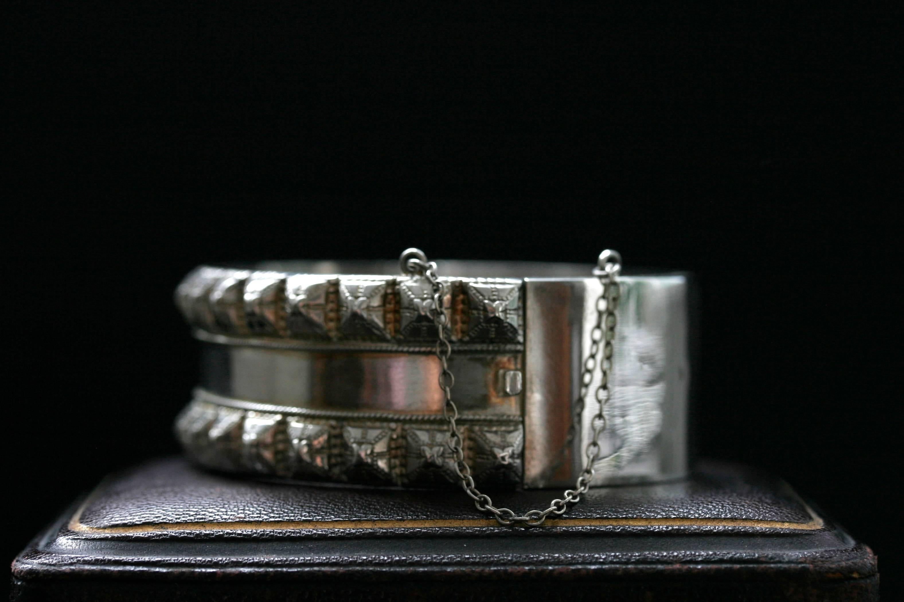 Late Victorian Sterling Silver Studded Bangle In Good Condition For Sale In New York, NY