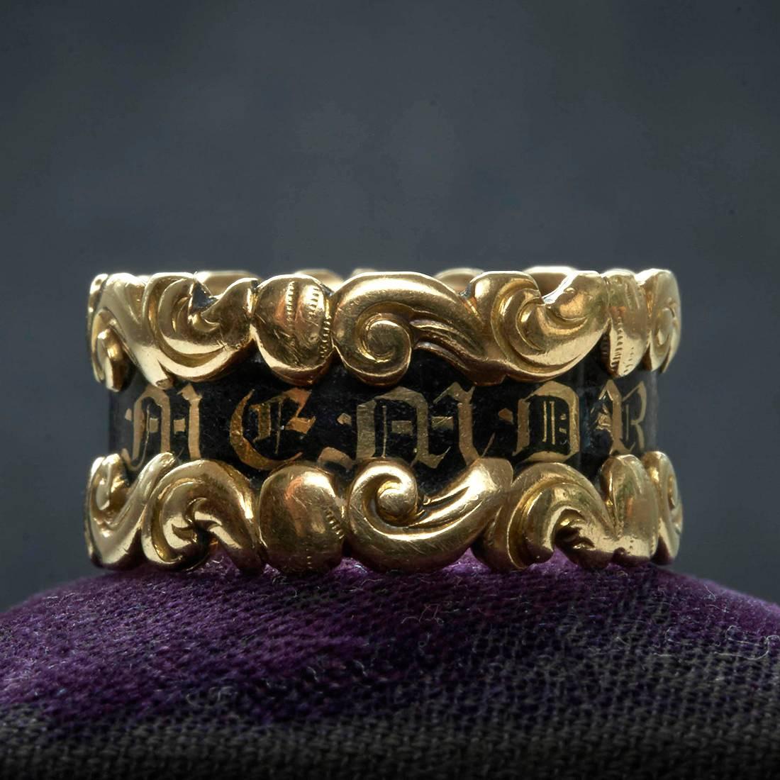 C.1829.  A beautiful Georgian era mourning ring. 
Inscribed around the outer band with ‘In memory of’ in gold and black enamel, and inside of the band reads, ‘Tho’ Kidder Ob 23 Nov. 1829’. Hallmarked 18k gold. In Very Good condition.

US Size: 6 1/4