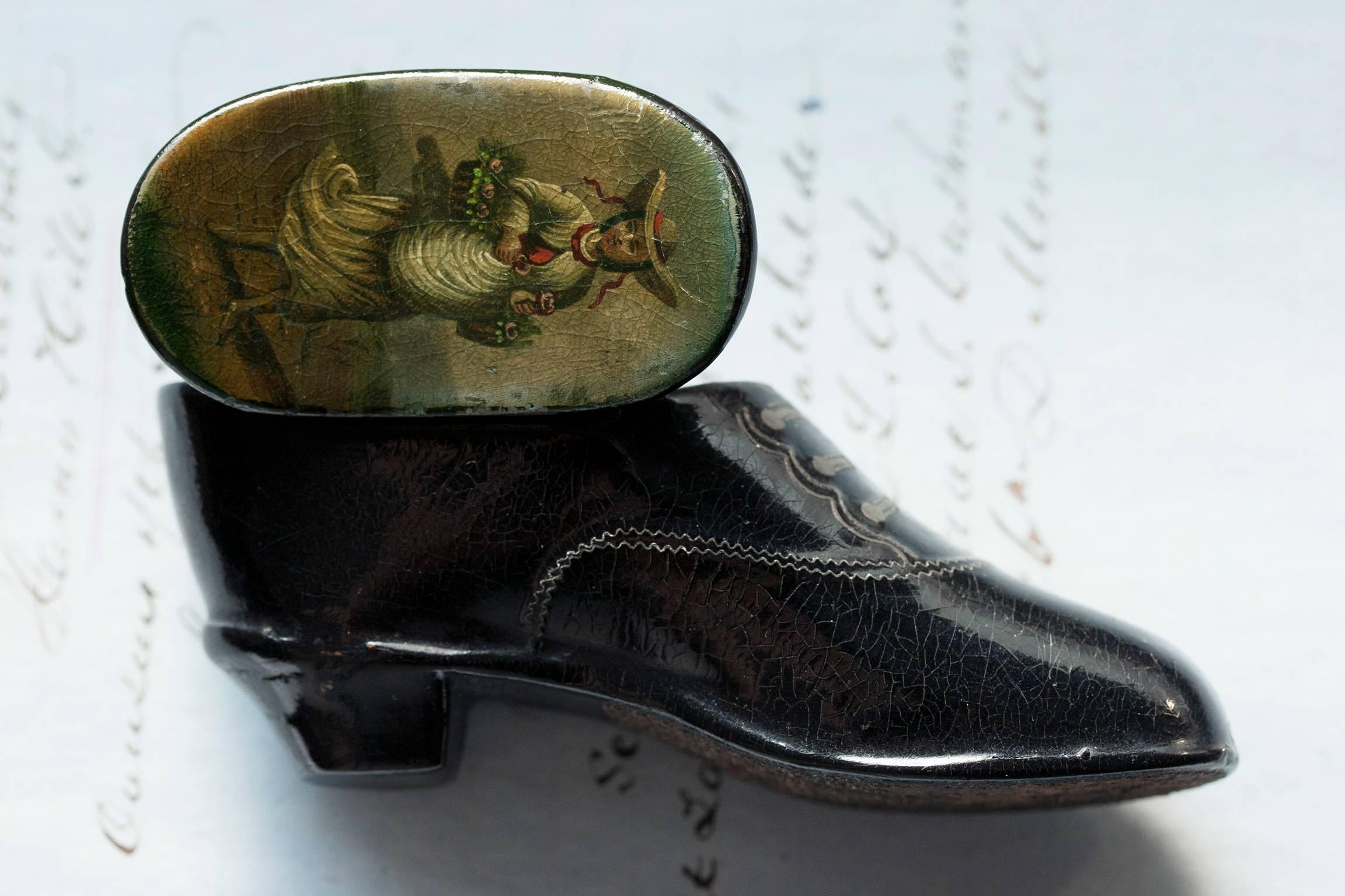 Georgian Early 19th Century Shoe-Shaped Snuff Box For Sale