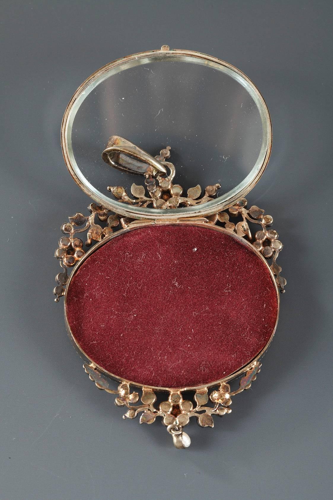 Mid 19th Century Silver Gilt Enamel Locket In Good Condition In Paris, FR
