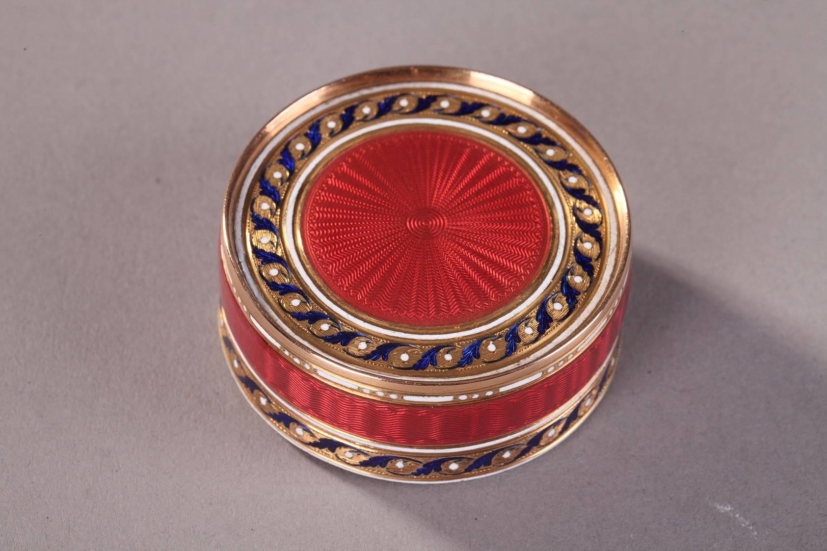 Women's or Men's A gold and enamel candy box late18th century For Sale