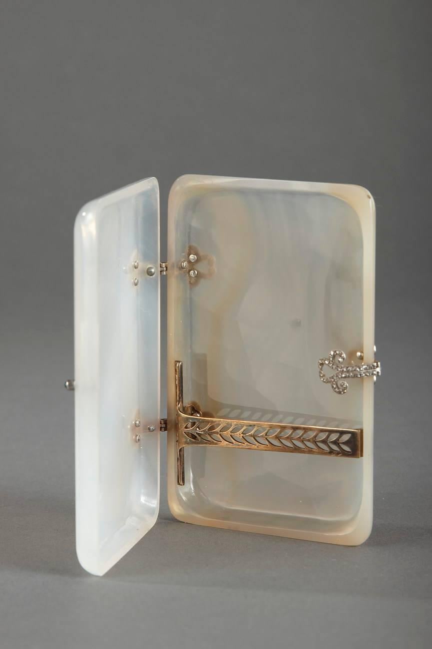 Art Deco Agate Emeralds Gold Case In Excellent Condition For Sale In Paris, FR