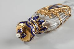 Late 19th Century Exceptional Crystal Flask with Enameled Gold Box