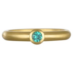 Faye Kim, bague empilable en or 18 carats avec tourmaline africaine bleu-vert