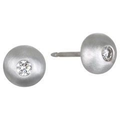 Faye Kim, orecchini con diamanti a cupola in oro bianco 18 carati, .12tcw