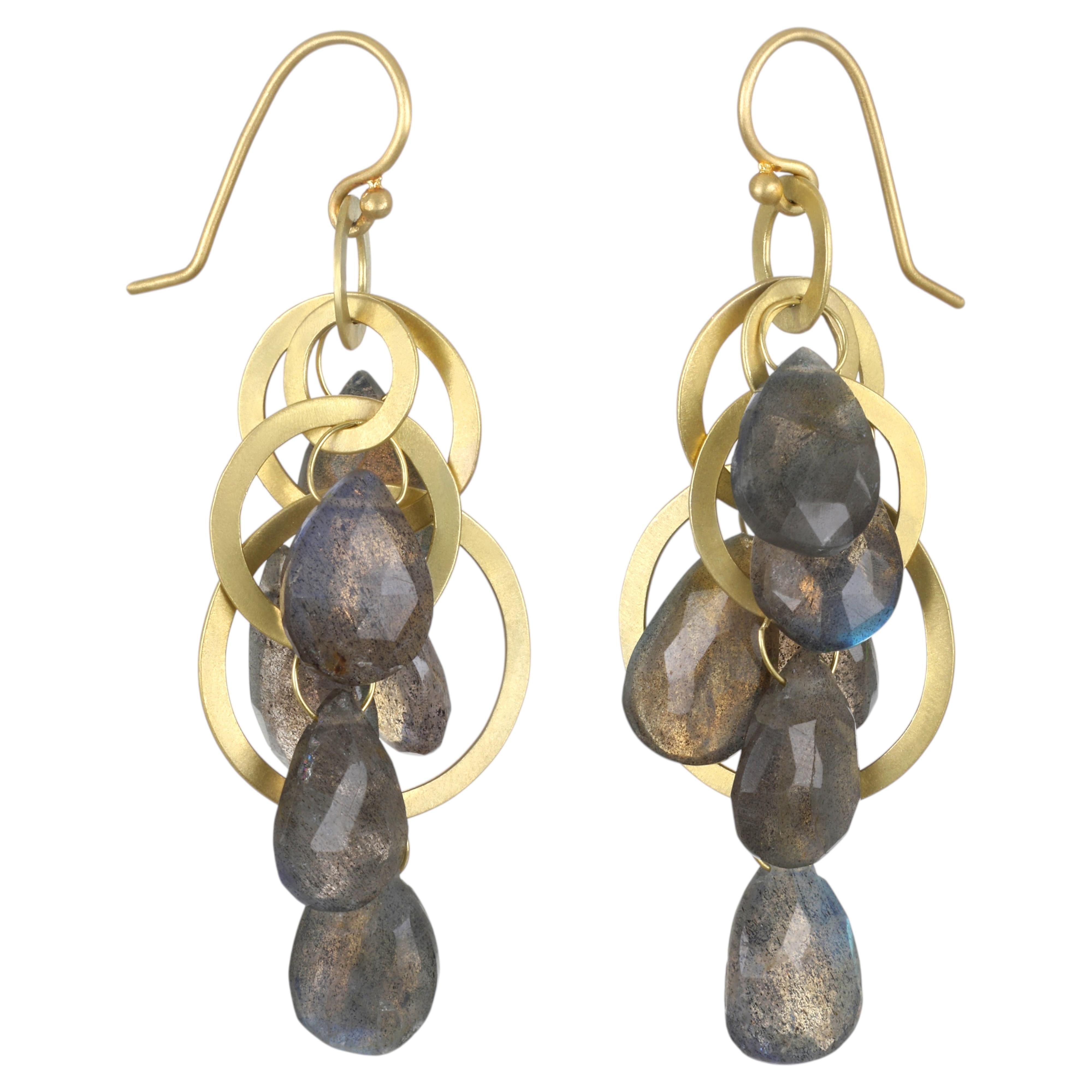 Boucles d'oreilles « Briolette » en labradorite de Faye Kim, en or 18 carats