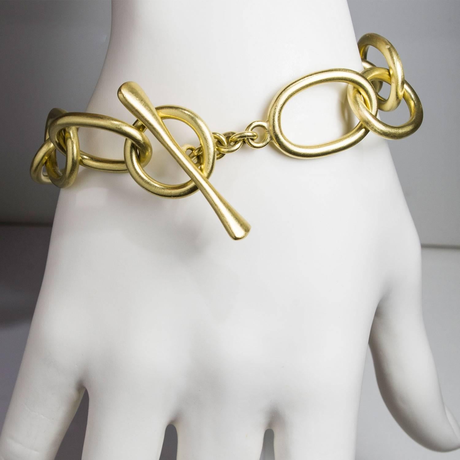 Women's Faye Kim 18k Gold Handcrafted Oversized Gold Link Toggle Bracelet