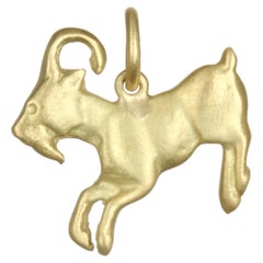 Colgante de oro de 18 quilates con forma de cabra Faye Kim, diseño contemporáneo, EE.UU.