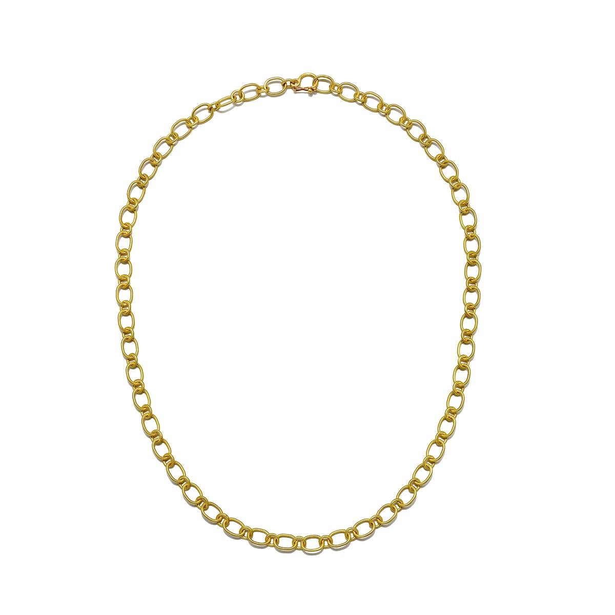 L'elegante catena ovale a maglie rotonde in oro 18 carati di Faye Kim è classica e senza tempo, ma allo stesso tempo moderna... ideale da indossare da sola, con un ciondolo o un charme, o da abbinare ad altre collane e catene.

Catena da 32