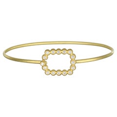 Bracelet rigide Faye Kim en or 18 carats avec fermoir coussin et diamants