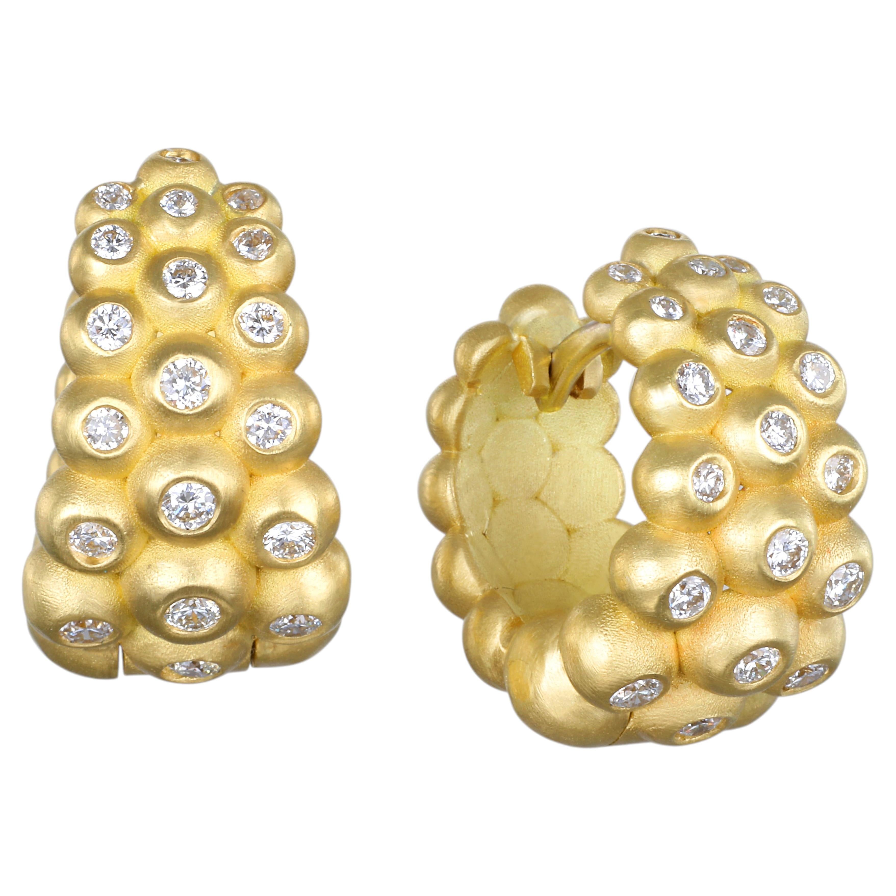 Faye Kim 18 Karat Gold Diamond Granulation Huggy Hoop Earrings For Sale