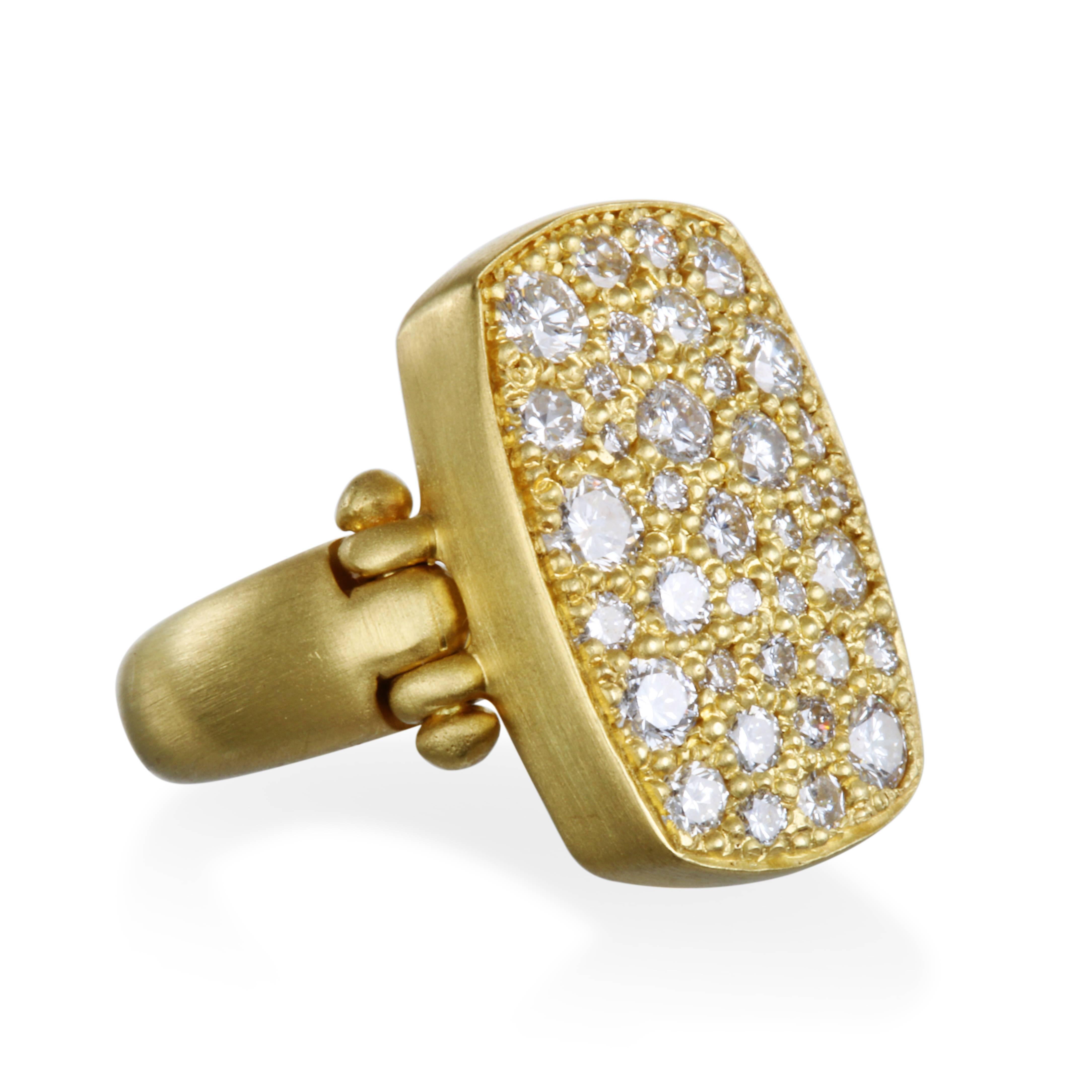 Faye Kim's 18k gold diamond chiclet ring with hinged detail is alluring and exquisite - sure to make a statement and become a signature piece in your wardrobe.  

Dimensions:  .75 inches long x .5 inches wide
Finish: Matte Green Gold
Diamond Info: