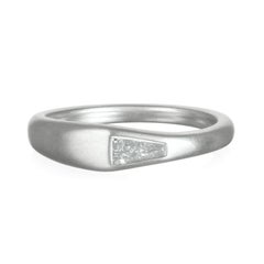 Faye Kim Platin .22Cts verjüngt Diamant Baguette Ring, Größe 7,25
