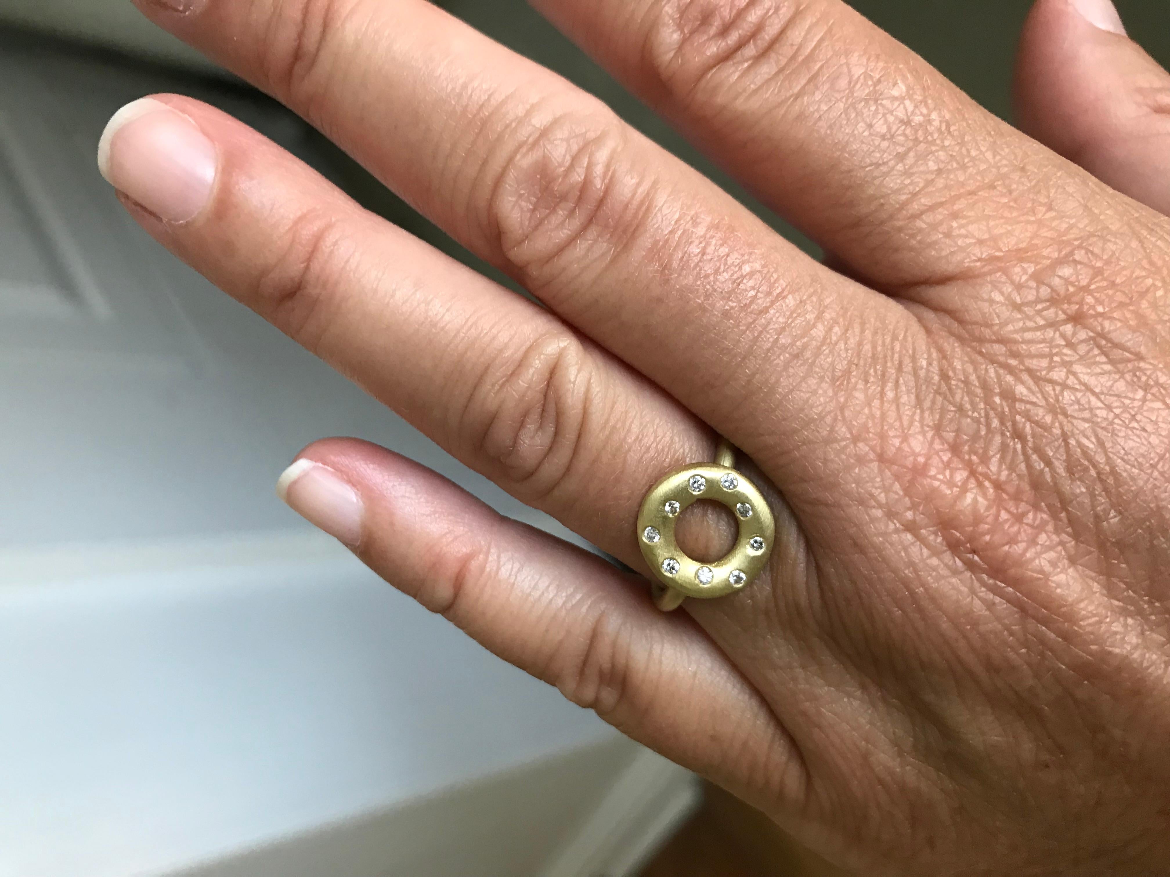 Faye Kim 18k Gold Diamond Gold Lifesaver Ring im Zustand „Neu“ in Westport, CT