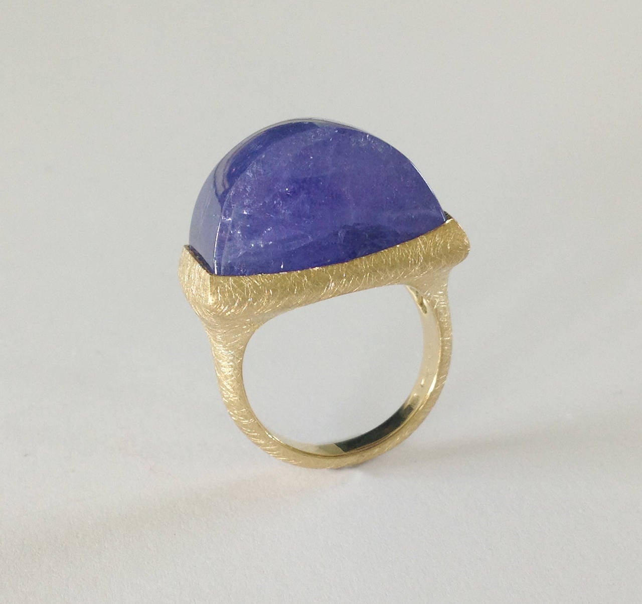 Contemporary Dalben One of a Kind Tanzanite Scratch Engraved Gold Ring