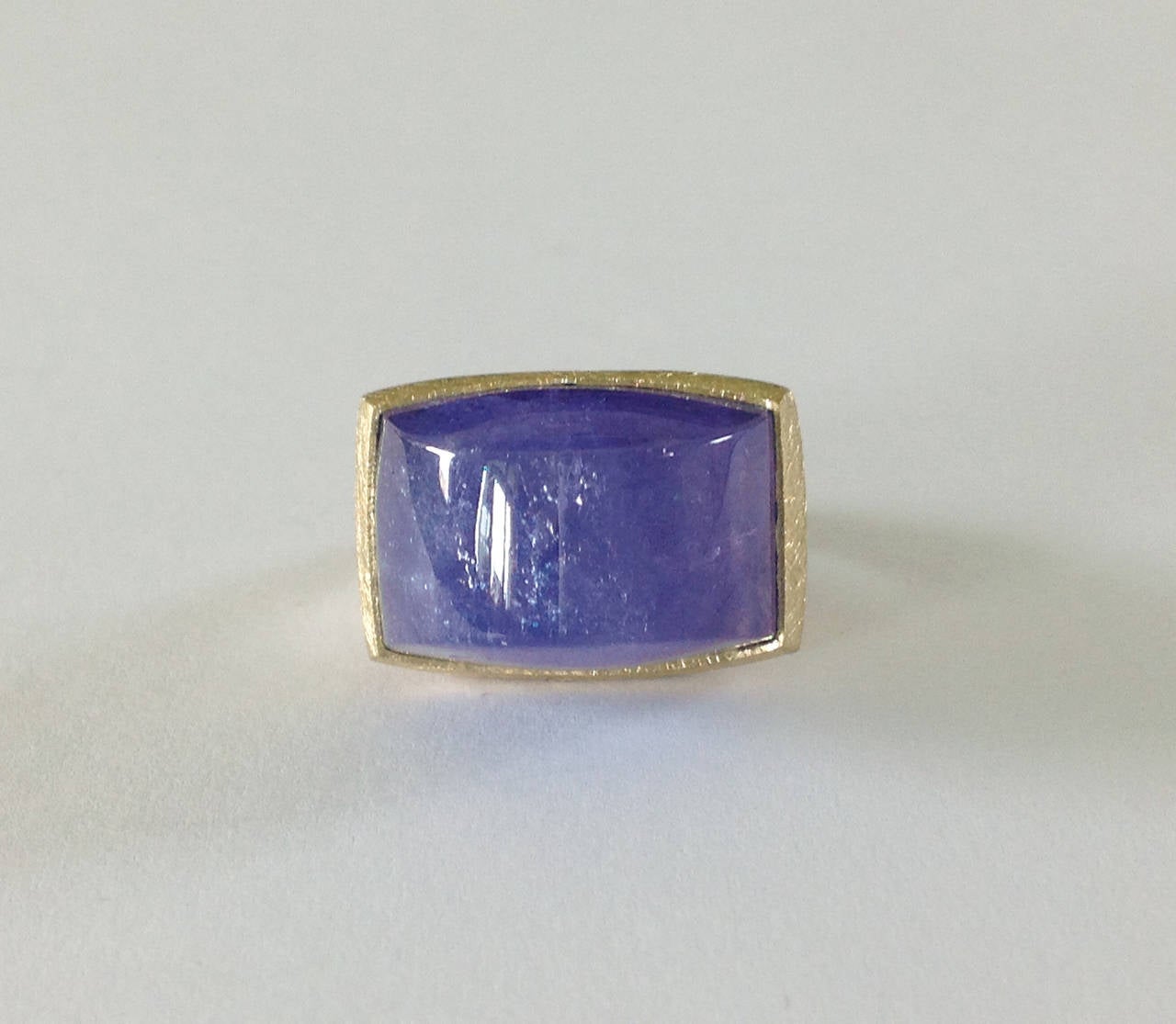 Dalben One of a Kind Tanzanite Scratch Engraved Gold Ring In New Condition In Como, IT