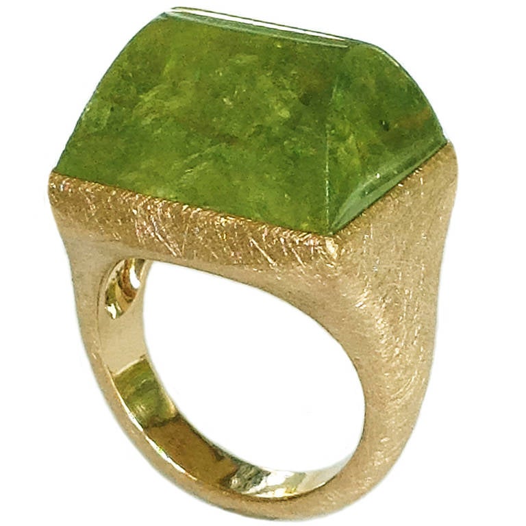 Dalben design 18k rose gold scratch handmade finishing ring with a 30 carat bezel-set cabochon green garnet.
Ring size 7 1/4  - EU 55 re-sizable to most finger sizes.
The ring is completely hand made in our atelier in Italy Como with a rigorous