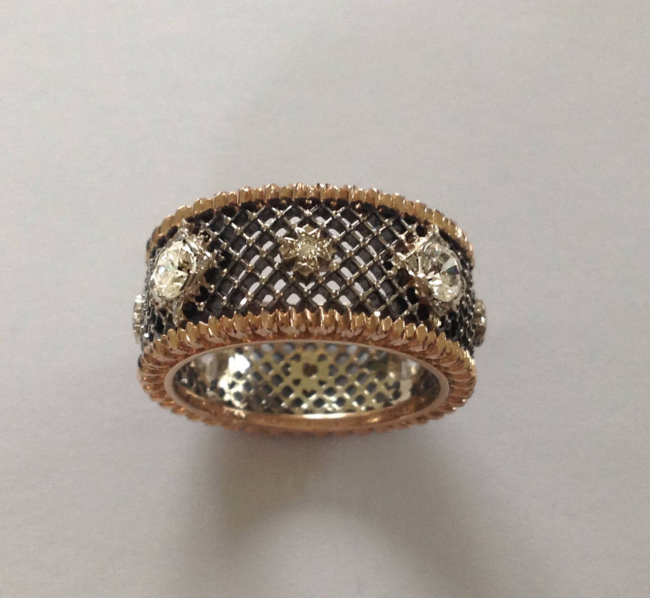 Dalben Diamond Gold Openwork Band Ring In New Condition For Sale In Como, IT