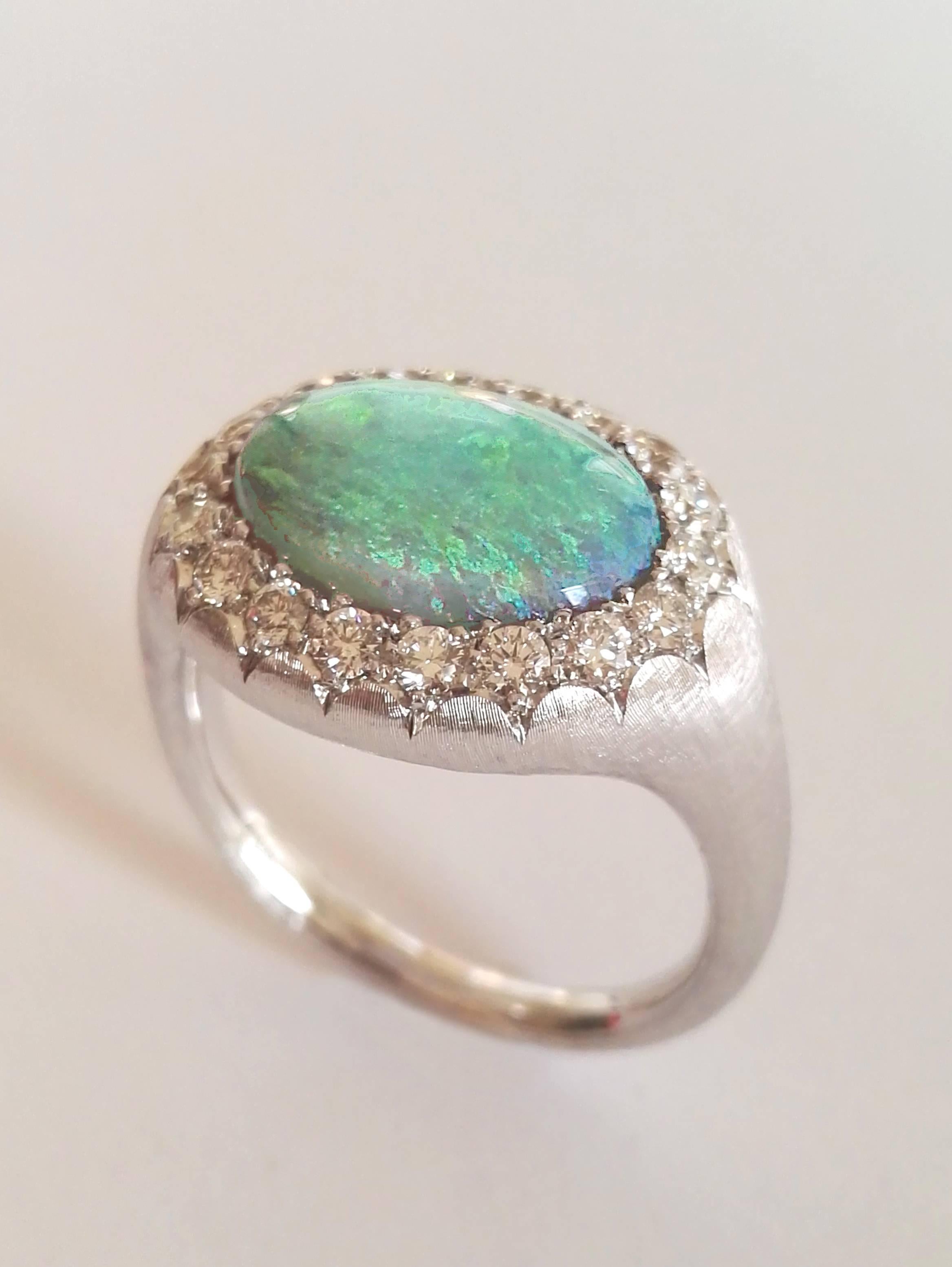 Dalben Australienischer Opal-Diamant-Gold- Millerighe-Ring Damen im Angebot