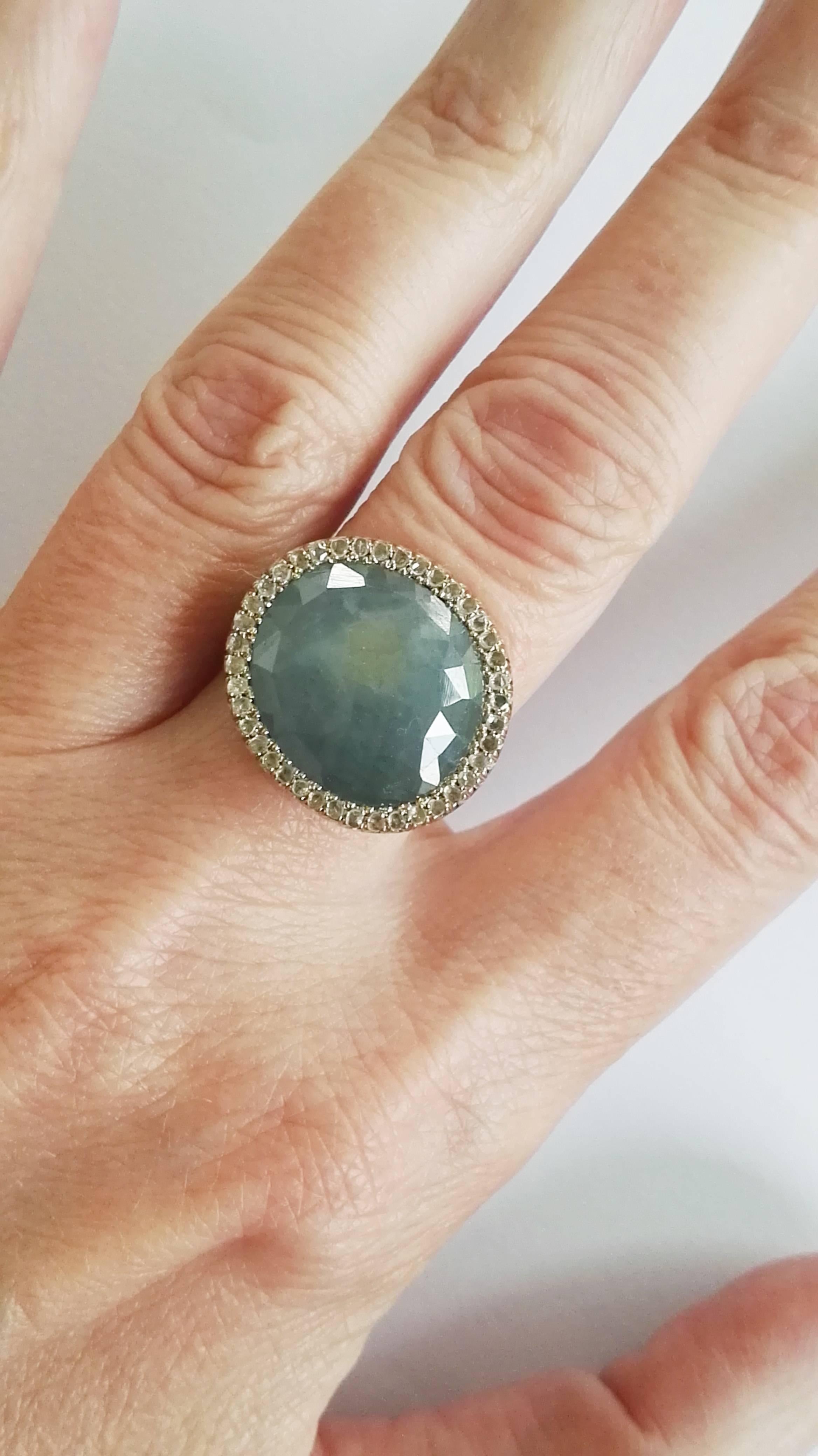 Dalben Goldring aus Satin mit grauem, facettiertem Saphir und Diamant im Rosenschliff im Angebot 2